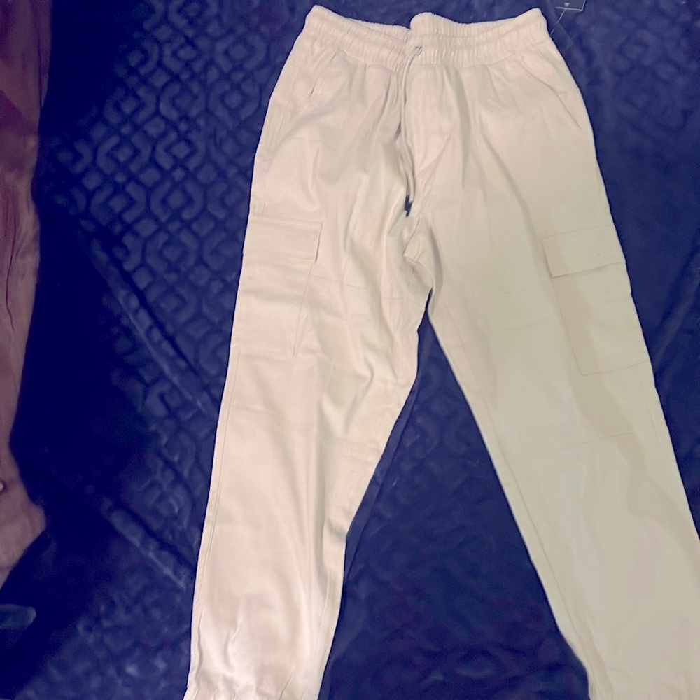 Brand with tag cargo jogger